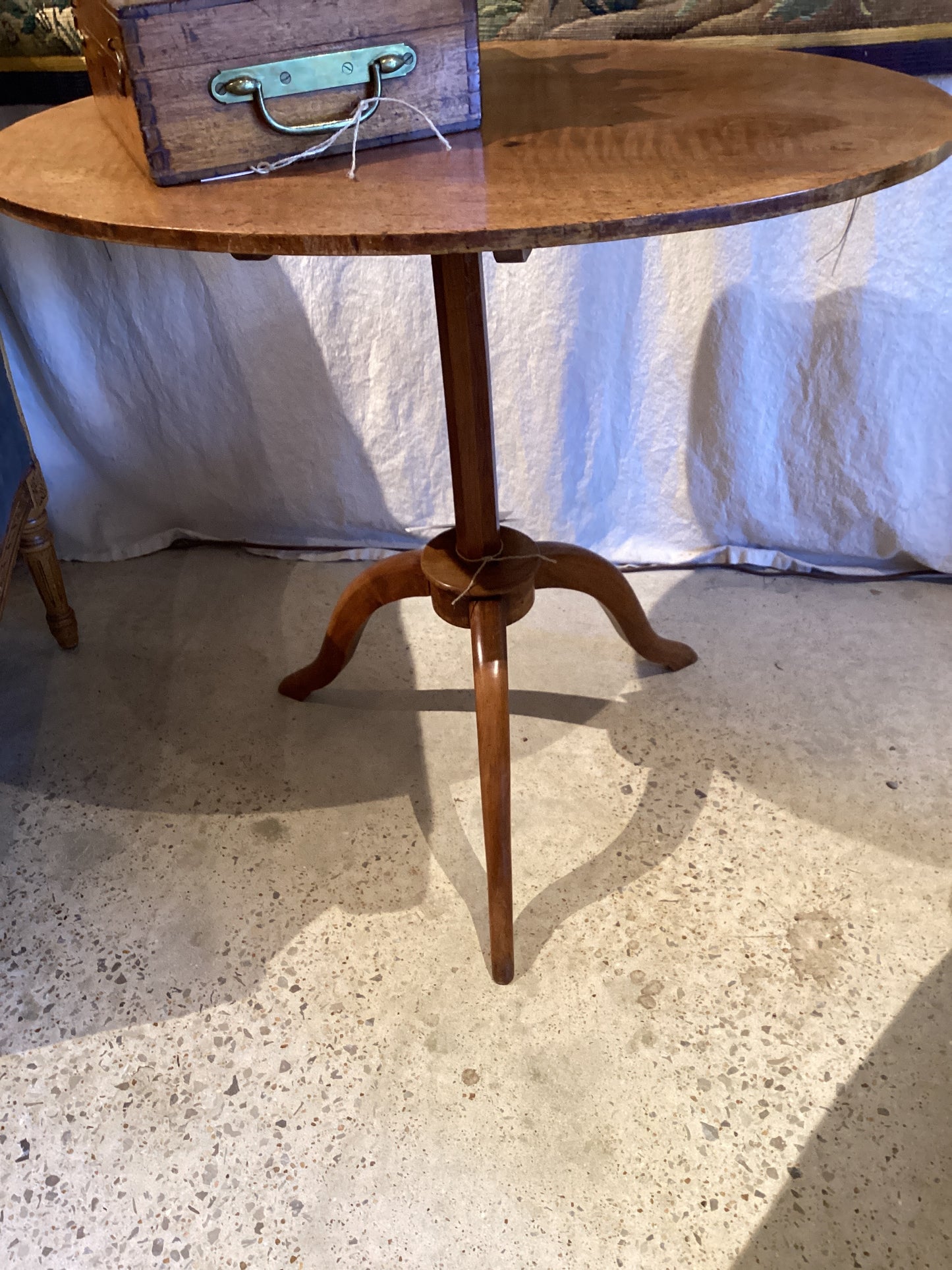 French Petite Tilt Top Table