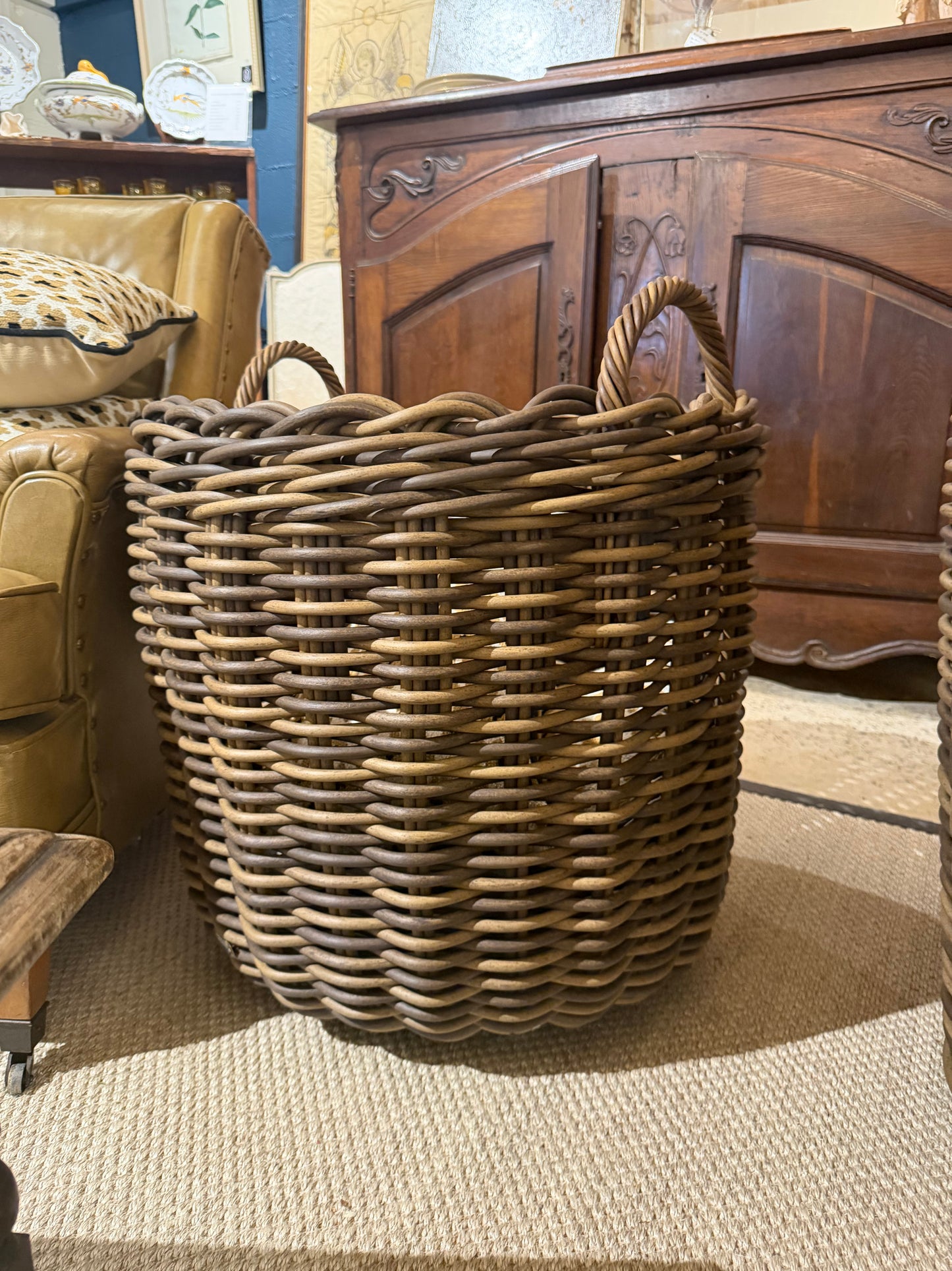 Montecito Medium Woven Raffia Basket