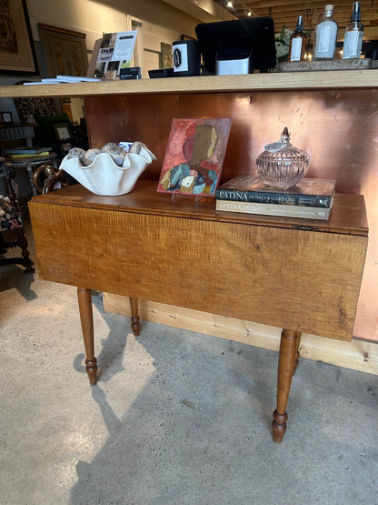 Early 19th Century American Primitive Federal Maple Drop Leaf Table