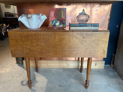 Early 19th Century American Primitive Federal Maple Drop Leaf Table